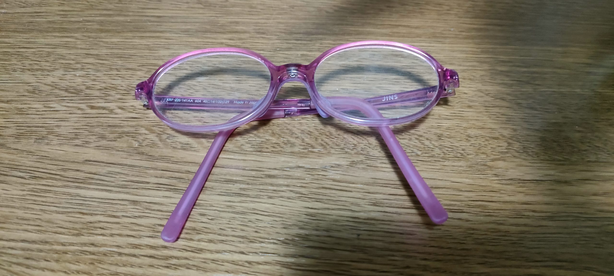 ピンクの眼鏡